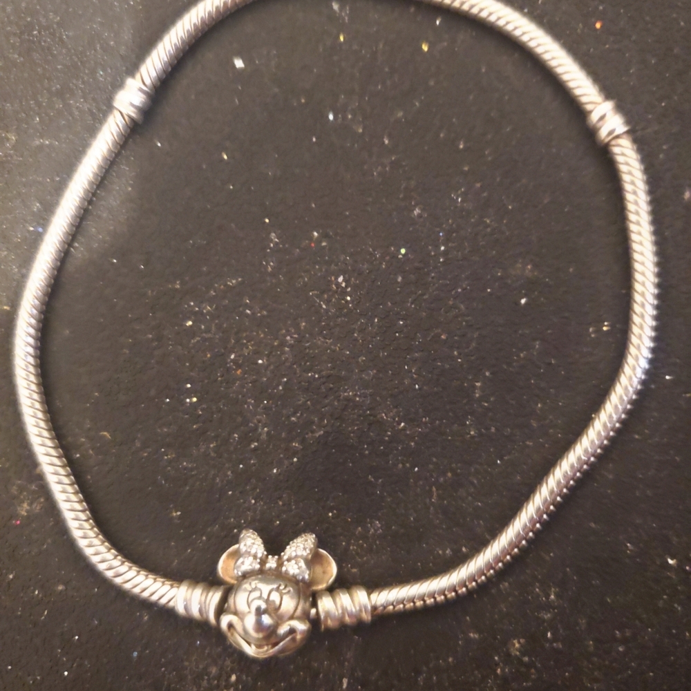 Panora Moments size 22 Minnie Mouse Snake Chain Charm Bracelet